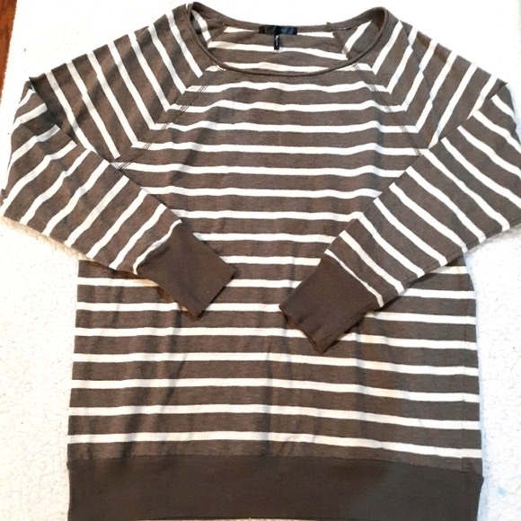 Daisy Fuentes XL Grey & White Striped Long-Sleeve Tee/Lightweight Sweatshirt - Picture 1 of 5